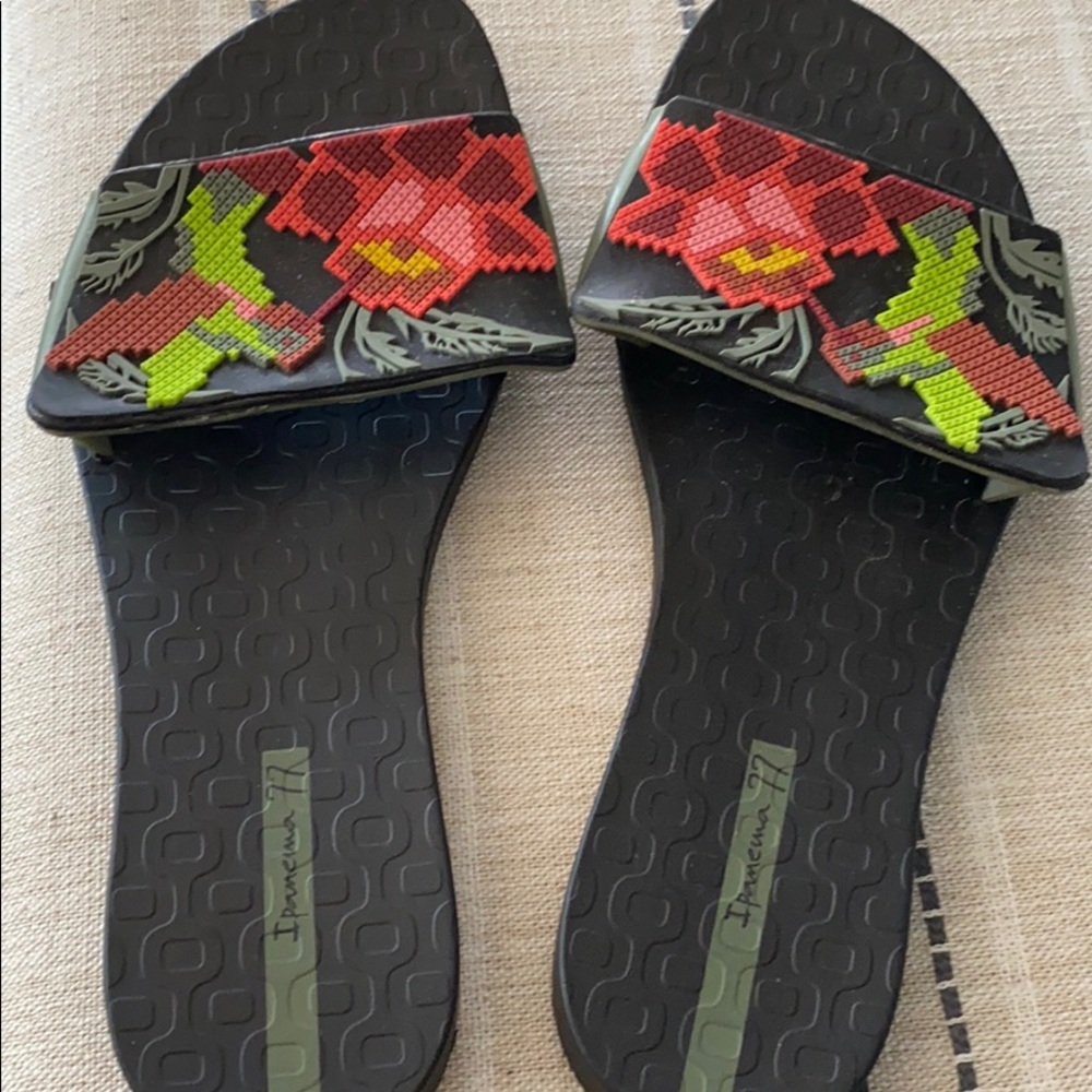 Ipanema Floral Flip Flops Size 7